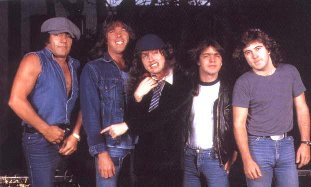 AC/DC 1985 : Brian, Cliff, Angus, Malcolm, Simon