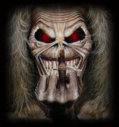 Derek Riggs'in illüstrasyonu sevimli mumya Eddie, Iron Maiden kapaklarının değişmez oyuncusu durumunda